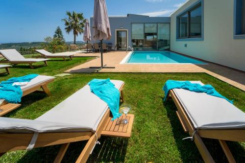 Bazén v ubytování Modern Interior Villa nebo v jeho okolí