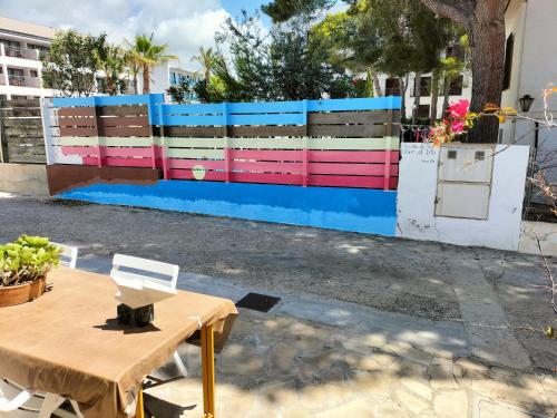 a table with a cat sitting on it next to a fence at CASA MARINERA ALCOSSEBRE in Alcossebre
