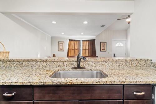 Φωτογραφία από το άλμπουμ του 5218 Beach Dr A σε Panama City Beach