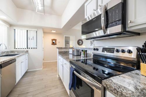 a large kitchen with a stove top oven at Little Fountain in Fountain Hills