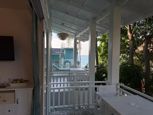 a white porch with a view of the ocean at DD Hut Koh Tao in Koh Tao