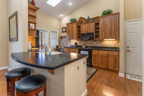 Una cocina o zona de cocina en Bearly Ruffin It