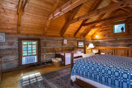 Ένα ή περισσότερα κρεβάτια σε δωμάτιο στο Aunt Babbies Cabin