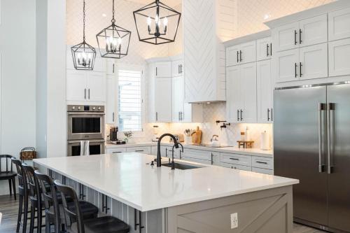 Una cocina o zona de cocina en Queen Creek on Grapefruit