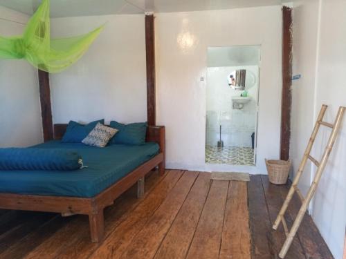 a living room with a blue couch and a mirror at Deja Vu Bungalows in Koh Rong