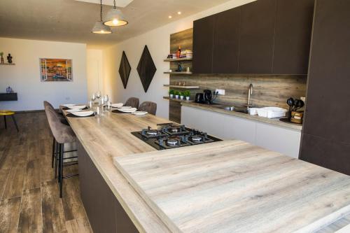 Dapur atau dapur kecil di Cosy & Central Penthouse in Victoria