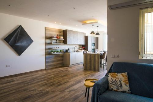 Dapur atau dapur kecil di Cosy & Central Penthouse in Victoria