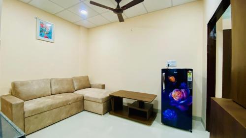 a living room with a couch and a popcorn machine at Stay10 B&M LUXURY ACCOMDATION in Indore