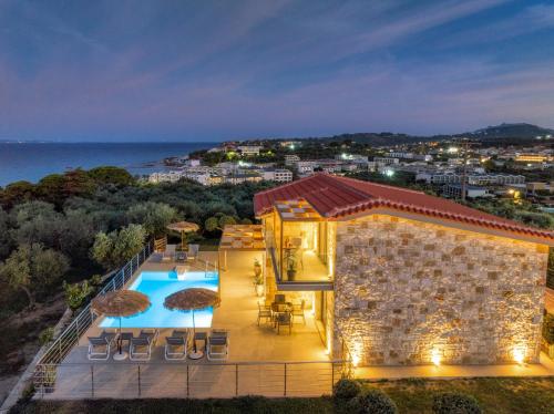 Πισίνα στο ή κοντά στο Villa Fellenza - Pool Villa By the Sea with Stunning SunriseView By Villa Mana Gers