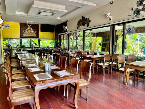 Εστιατόριο ή άλλο μέρος για φαγητό στο Kokhaburi Hotel