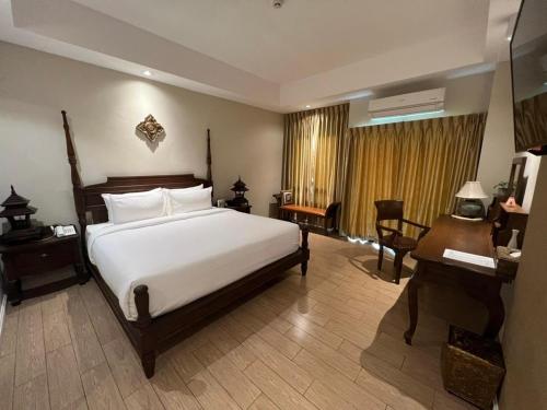Ένα ή περισσότερα κρεβάτια σε δωμάτιο στο Kokhaburi Hotel