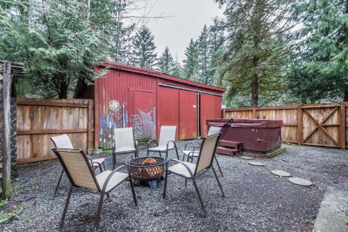 Gallery image of Perch - Chester Cabin in Packwood