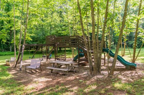 Zahrada ubytování The Big Little Cabin - Hot Tub & Playground