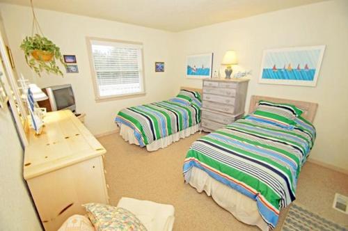 Gallery image of WH1020- Crab Quarters in Corolla