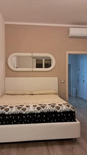 Ένα ή περισσότερα κρεβάτια σε δωμάτιο στο Wonder apartment & FREE PARKING