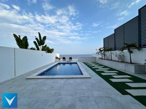 Galeriebild der Unterkunft 3BR Modern Seashore Private Villa with swimming Pool in Fudschaira