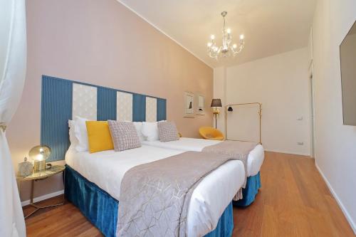 New Apartment with balcony - 150m Metro A