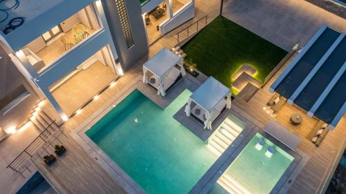 Hồ bơi trong/gần Grand Aqua Luxury Villa by Mintzi
