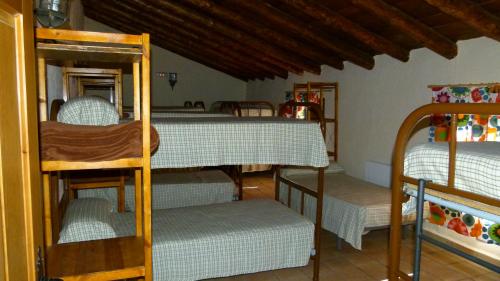 Bunk bed o mga bunk bed sa kuwarto sa Cortijo Covaroca