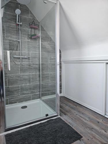 Ένα μπάνιο στο Clover Crest - 2-Bedroom House