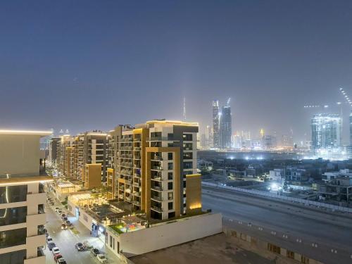 迪拜Stylish 3BR Apartment with Burj Khalifa & Pool Views的相册照片