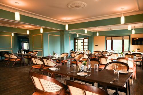 a dining room with wooden tables and chairs at Cilantro Unwind Delisso Abode ,Pelling in Pemayangtse