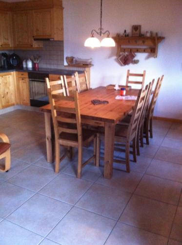 a wooden table and chairs in a kitchen at Thyon 4pièces, magnifique vue in Hérémence