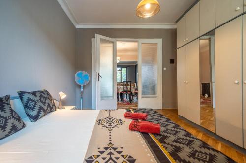 Fotografie z fotogalerie ubytování 2BDR Retro Coziness v Sofii