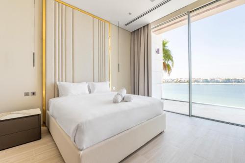 Ultra-Luxury 6BR Palm Villa - Private Pool & Beach photo 2