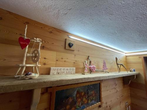 a wooden wall with a shelf in a room at La Maison del Bon Grato in Champorcher
