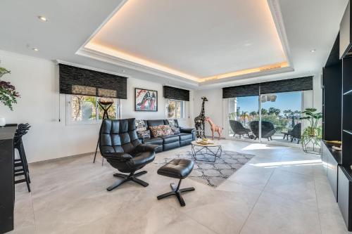 All About Villa Estrella de Oro