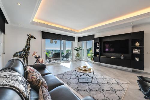 All About Villa Estrella de Oro