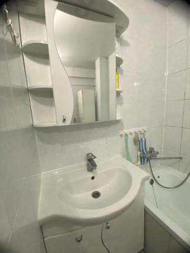 Bilik mandi di center house