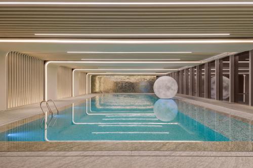 a swimming pool in a building with a pool at Shangri-La Nanshan, Shenzhen, Stay for 2 consecutive nights and enjoy breakfast in Shenzhen