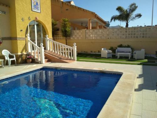 Soleada villa con piscina privada R12 by Novadesta