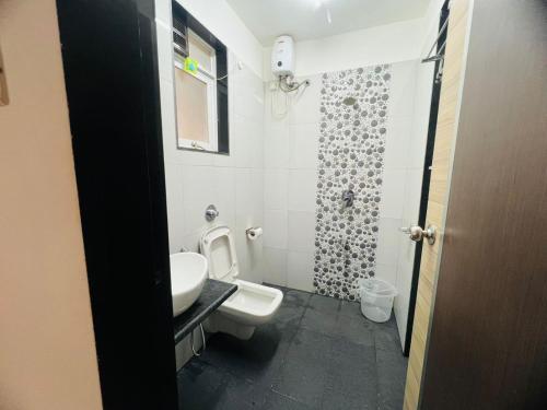 Koupelna v ubytování Luna Spaces- Near Mumbai International Airport