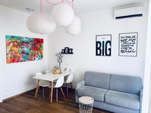 a living room with a couch and a table at M4 WHITE Monolocale Moderno e Funzionale in Scandicci