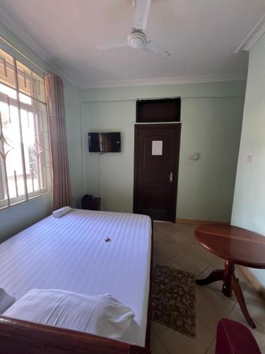 TV a/nebo společenská místnost v ubytování San Diego Hotel & Bar