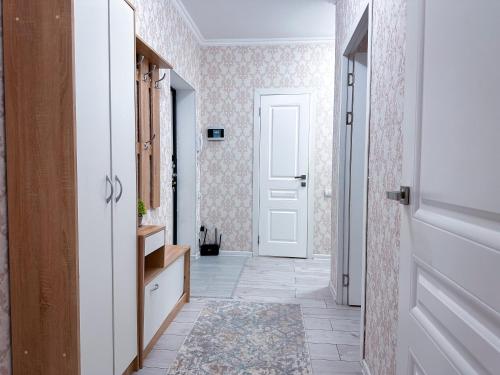 Ένα μπάνιο στο Уютная квартира для 6-х в 10 мин от Mega Park