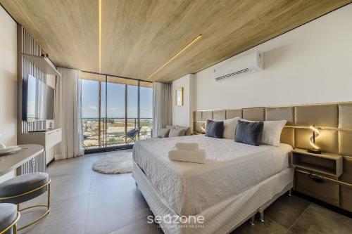 Giường trong phòng chung tại NWTs - Estúdios com Vista Lateral Mar em Maceió II