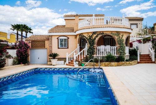 Luminosa villa con piscina privada R26 by Novadesta