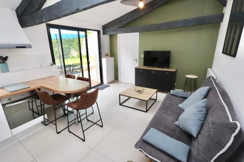 a living room with a couch and a table at Le Forest - 400m centre ville de Pontivy in Pontivy