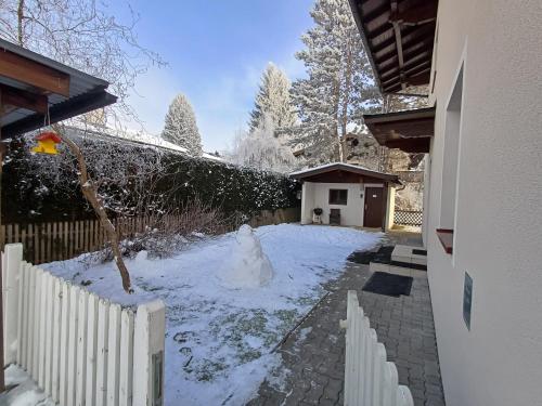 The Steinbock Lodge with garden and bbq during the winter