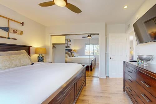 a bedroom with a bed and a television in it at Hideaway Unit B in San Clemente
