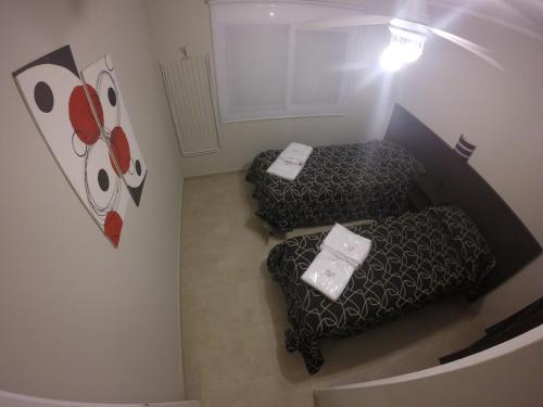 an overhead view of a room with two beds at De Sol A Sol in Monte Hermoso