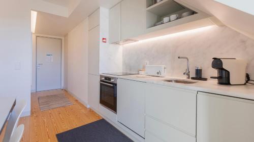 Elegant City Stay in Graça by LovelyStay