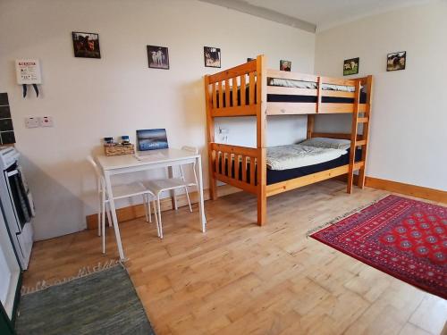 Postel nebo postele na pokoji v ubytování Hill Farm Retreat
