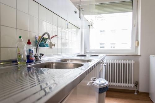 Dapur atau dapur kecil di 1, 2, sleep Hostel Nürnberg Messe