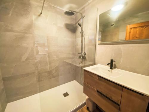 Apartment L'Espace Montagne-11 by Interhome