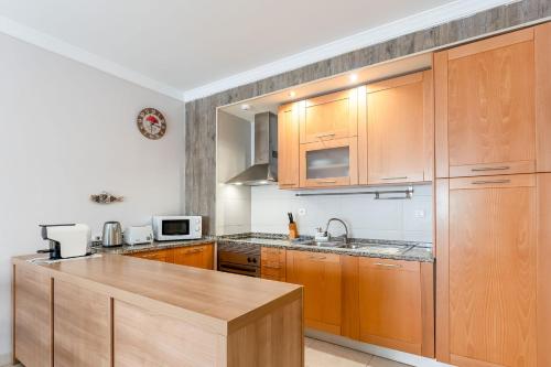 Bright 1 BDR Flat with Pool & Balcony by LovelyStay